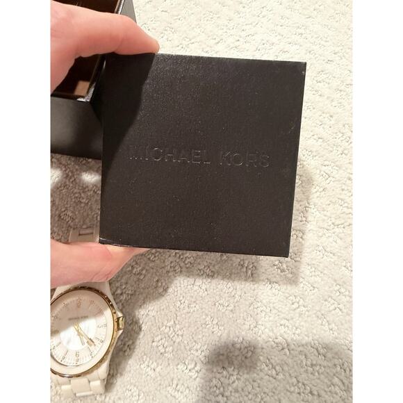 Michael Kors MM5249 Women's White Acrylic Analog Dial Quartz Wrist Watch JNA282 - Picture 10 of 12